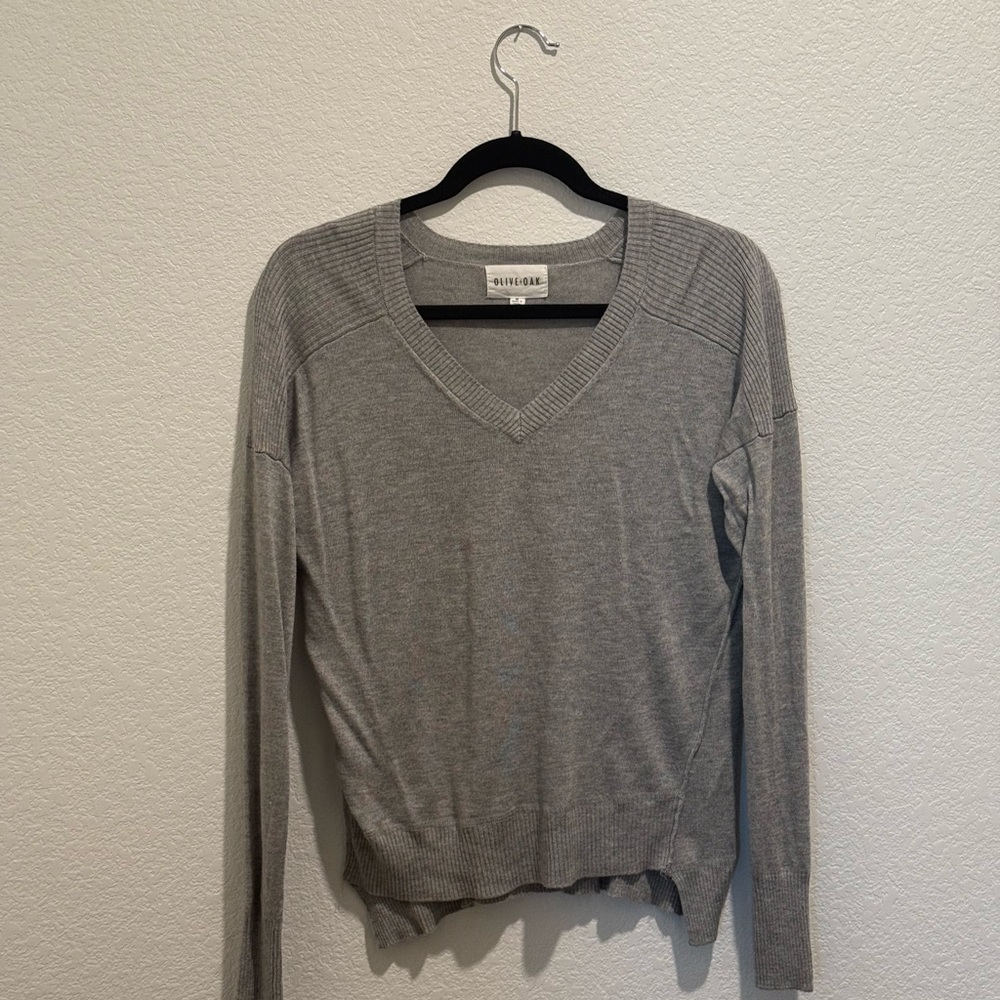 Olive & Oak Heather Gray V-Neck Long Sleeve Top